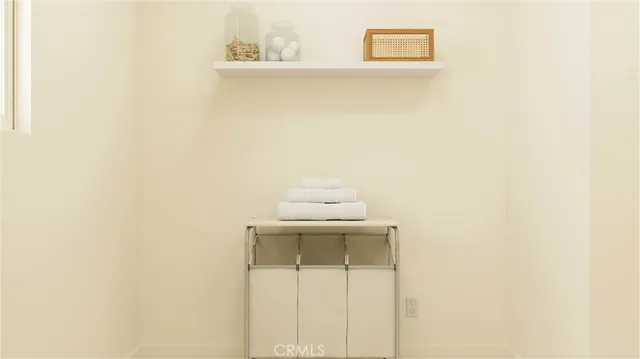 a picture of a wall with a wall