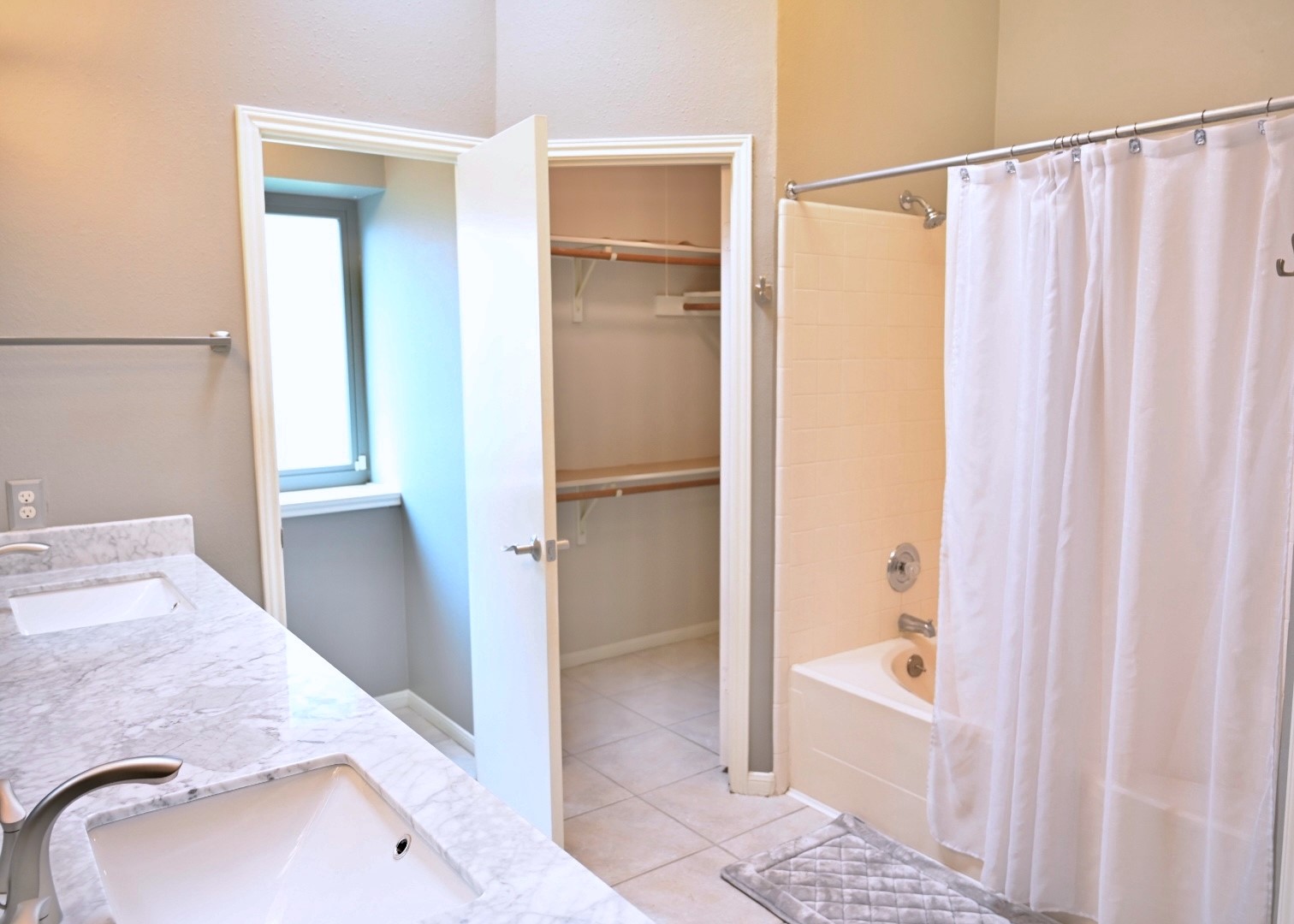 10207 Wayward Wind Lane Houston, TX 77064 - Photo 20 of 35 a en suite bathroom with a granite countertop sink and a bathtub