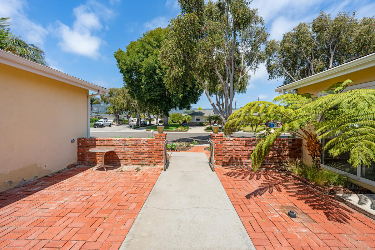 5575 Cameo Road Carpinteria, CA 93013 - Photo 5 of 32 _ROY6466