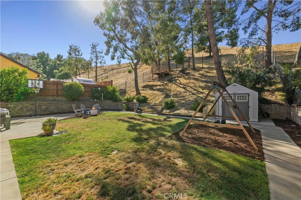 28235 Royal Road Castaic, CA 91384 - Photo 28 of 37