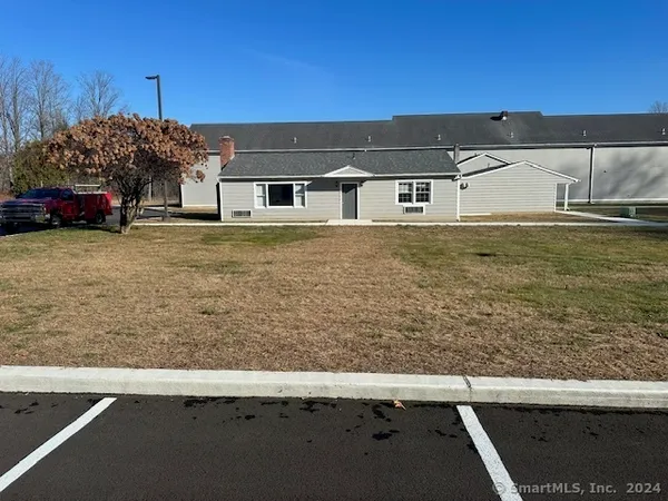$2,700 | 1030 Federal Road, Unit 100, Brookfield, CT 06804