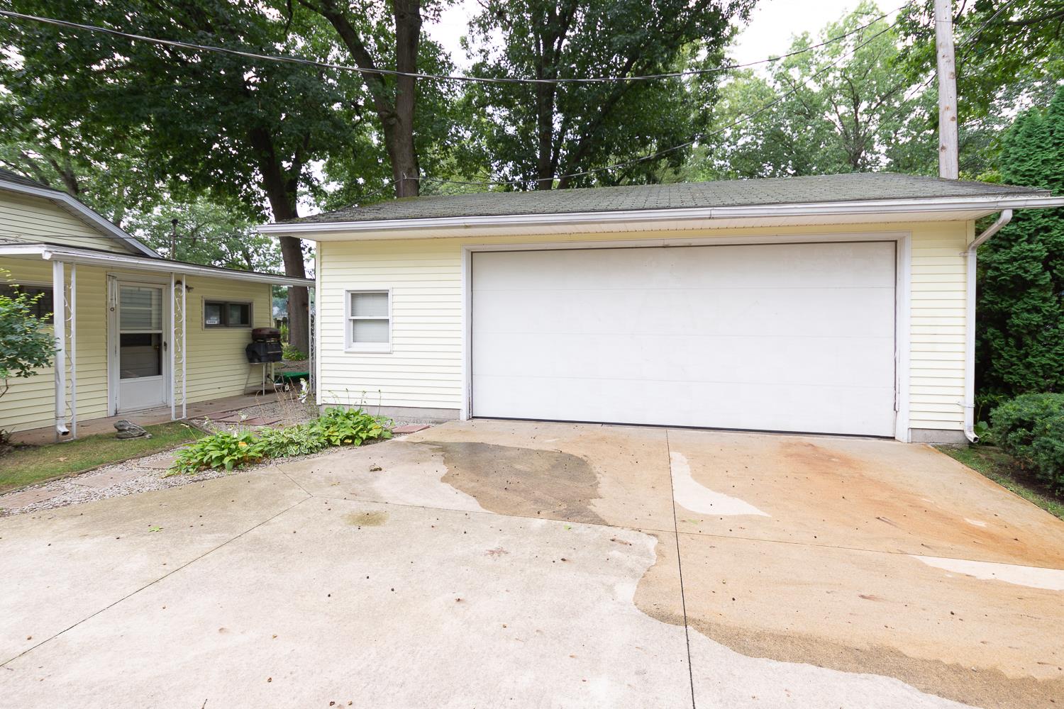 51705 East County Line Road Middlebury, IN 46540 - Photo 9 of 33 Gallery Image 9