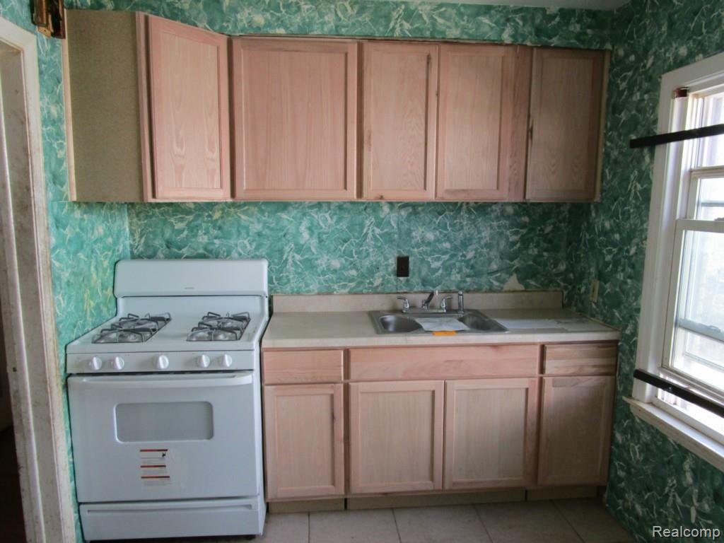 3550 Williams Street Inkster, MI 48141 - Photo 6 of 14 KITCHEN.jpg