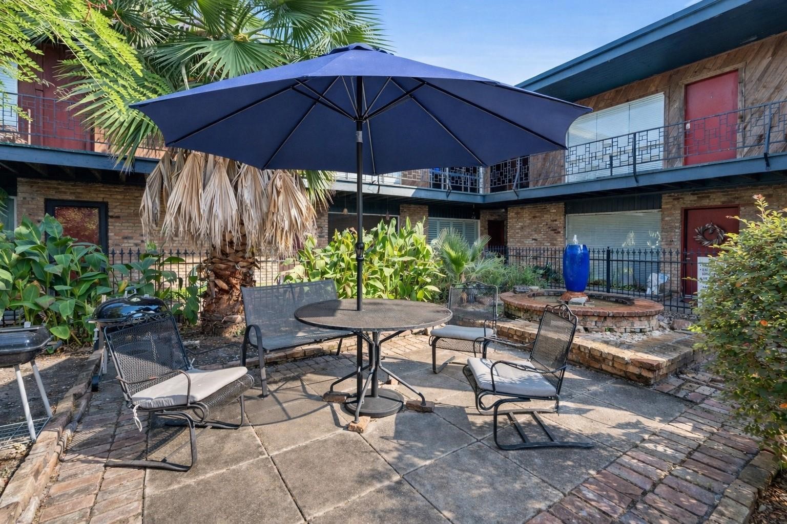 1849 Marshall Street, Unit 9 Houston, TX 77098 - Photo 18 of 22 Courtyard