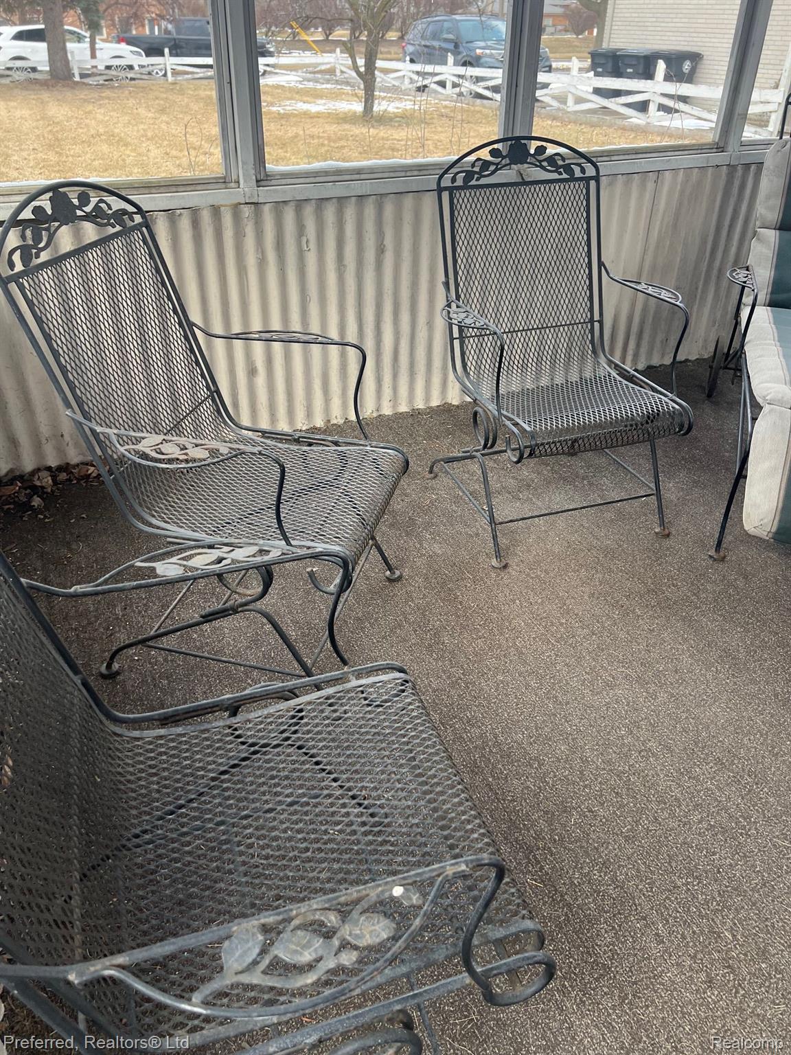 14404 Farmington Road Livonia, MI 48154 - Photo 44 of 47 Cabana Patio Furniture Included