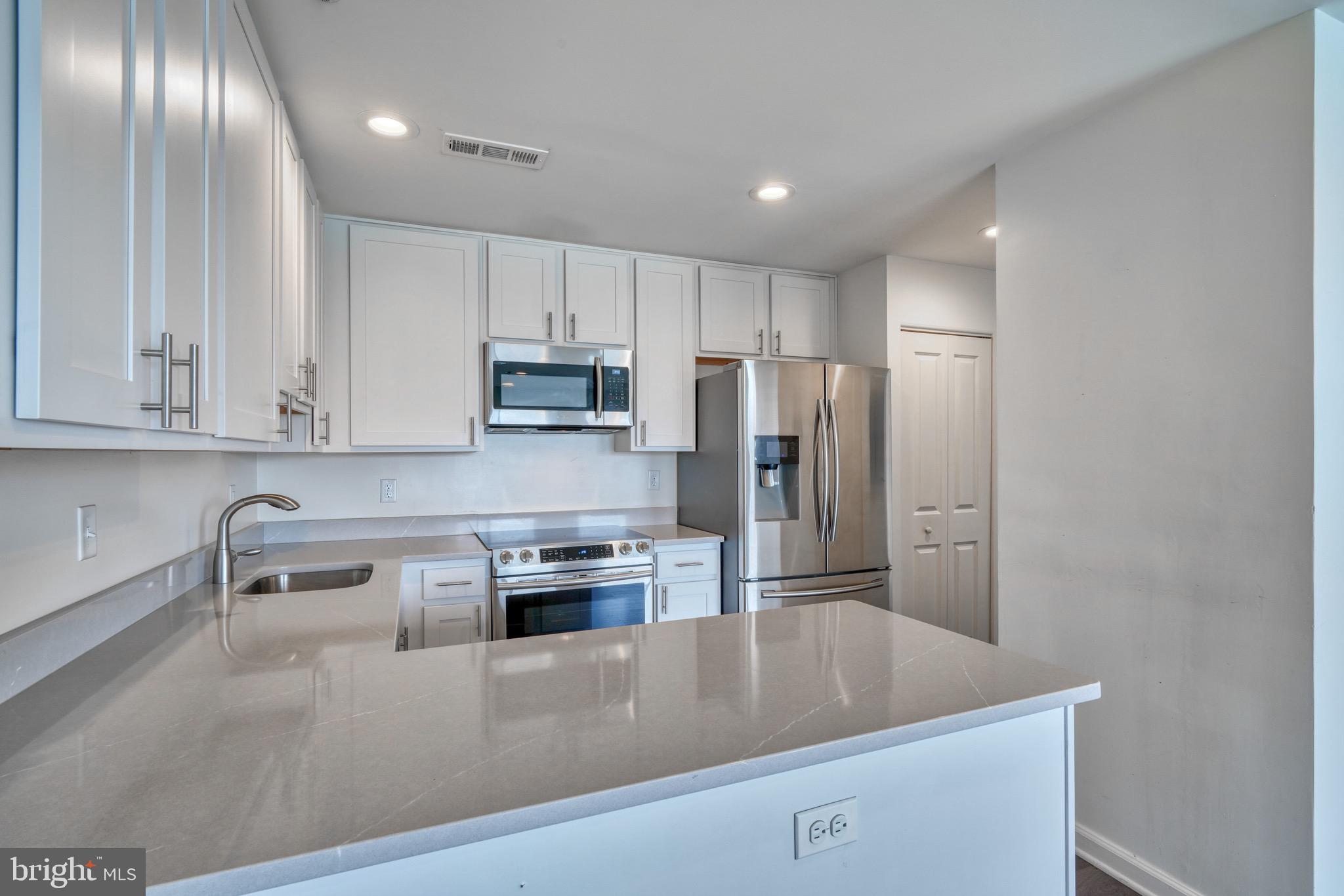 2702 Lighthouse Point East, Unit 626 Baltimore, MD 21224 - Photo 8 of 48