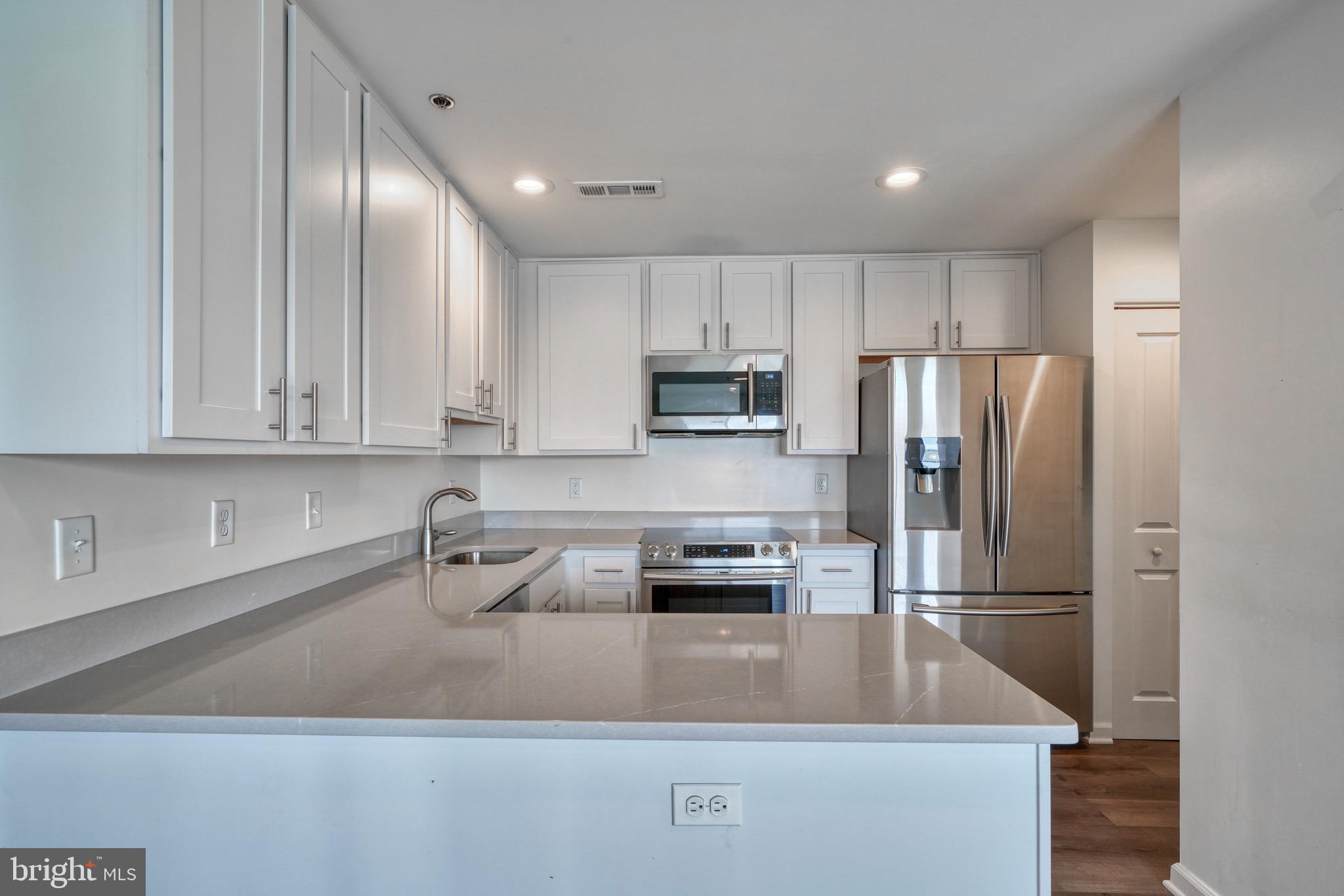 2702 Lighthouse Point East, Unit 626 Baltimore, MD 21224 - Photo 9 of 48