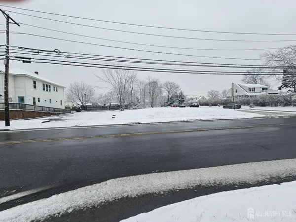 a view of a parking area