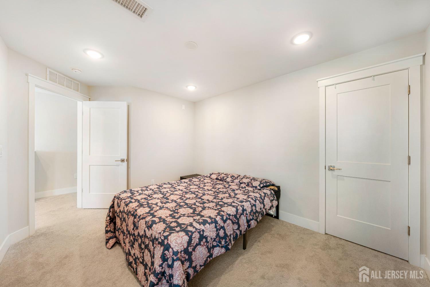 707 Station Road Dunellen, NJ 08812 - Photo 16 of 28