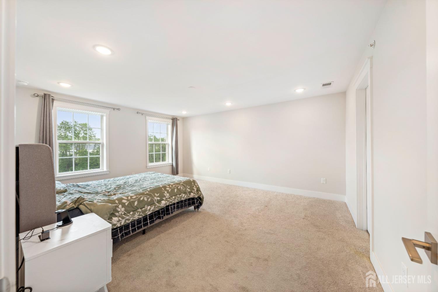 707 Station Road Dunellen, NJ 08812 - Photo 19 of 28