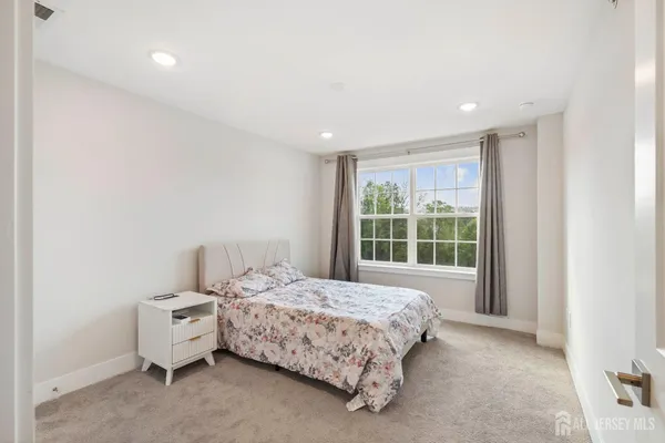 $4,750 | 707 Station Road, Dunellen, NJ 08812
