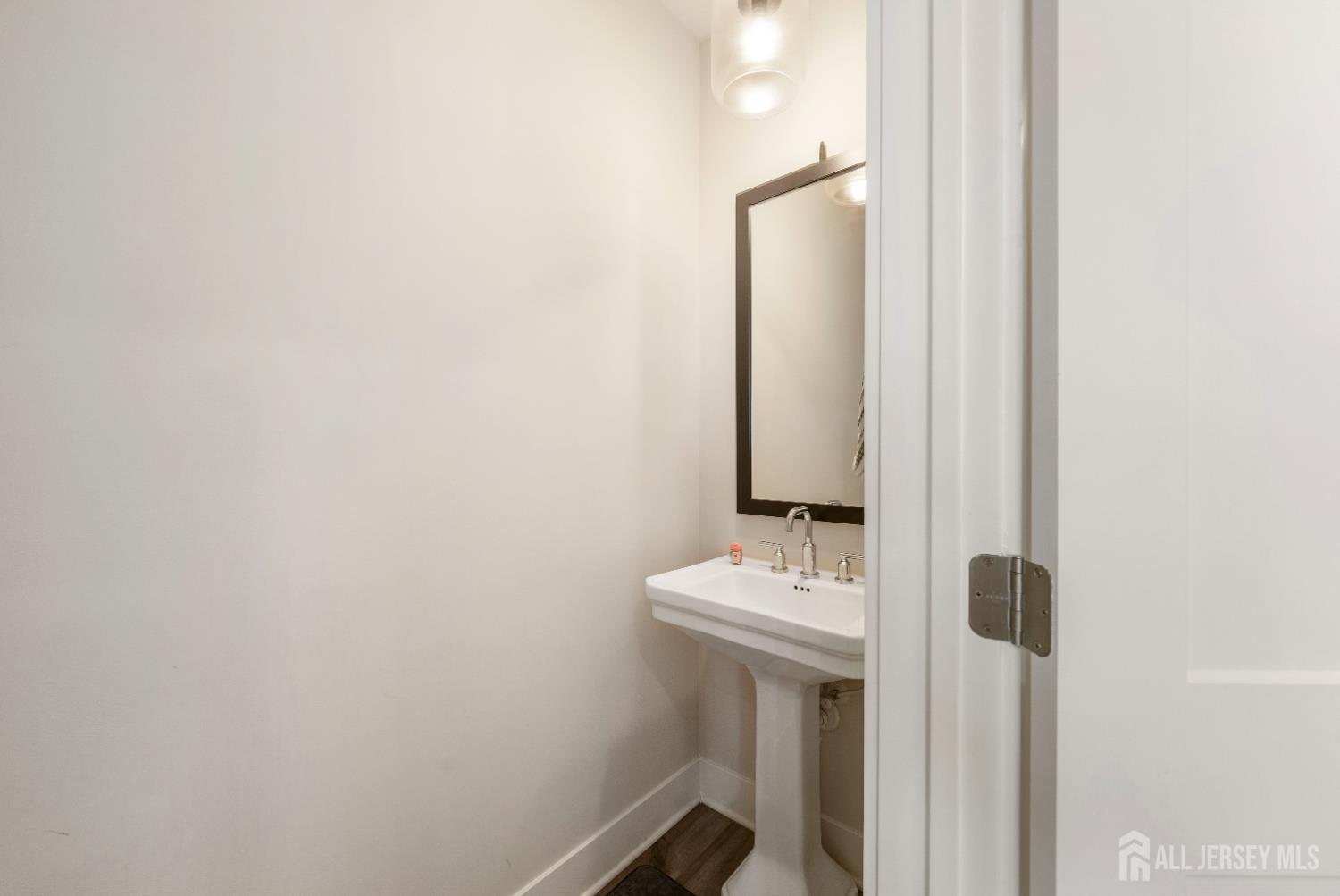 707 Station Road Dunellen, NJ 08812 - Photo 7 of 28