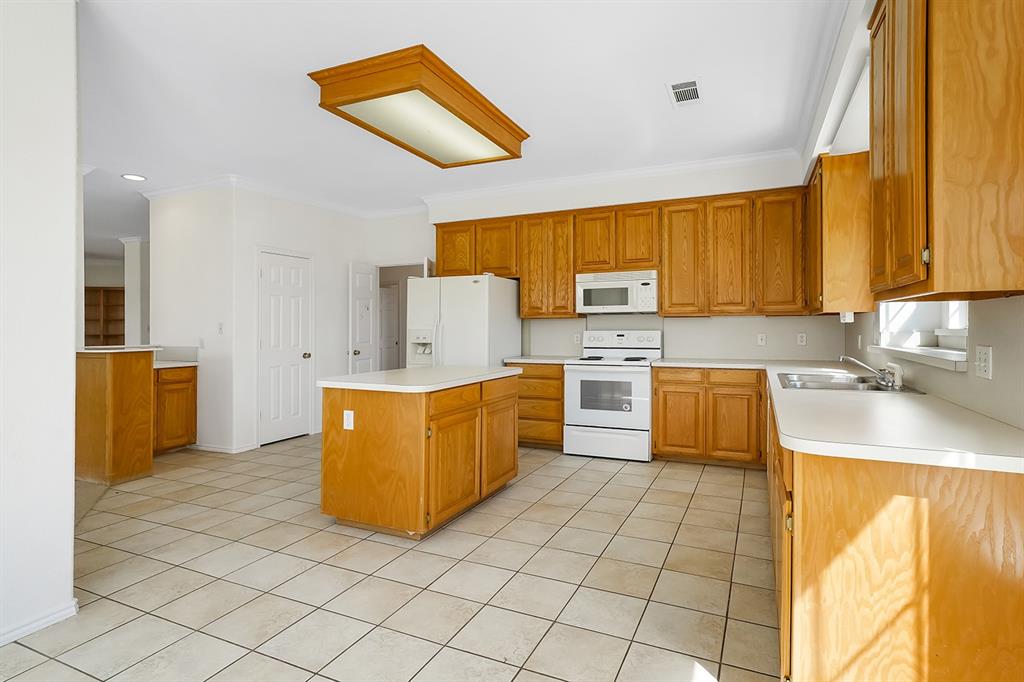 2075 Huling Road Sanger, TX 76266 - Photo 4 of 39