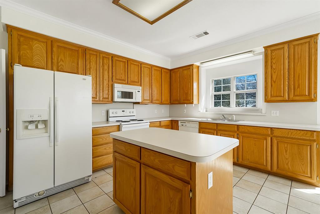 2075 Huling Road Sanger, TX 76266 - Photo 5 of 39