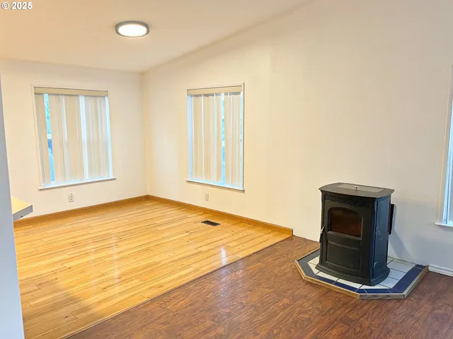 $109,900 | 550 South State Street, Sutherlin, OR 97479