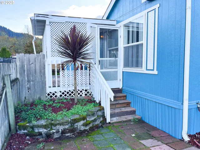 $109,900 | 550 South State Street, Sutherlin, OR 97479