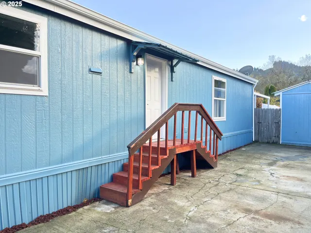 $109,900 | 550 South State Street, Sutherlin, OR 97479