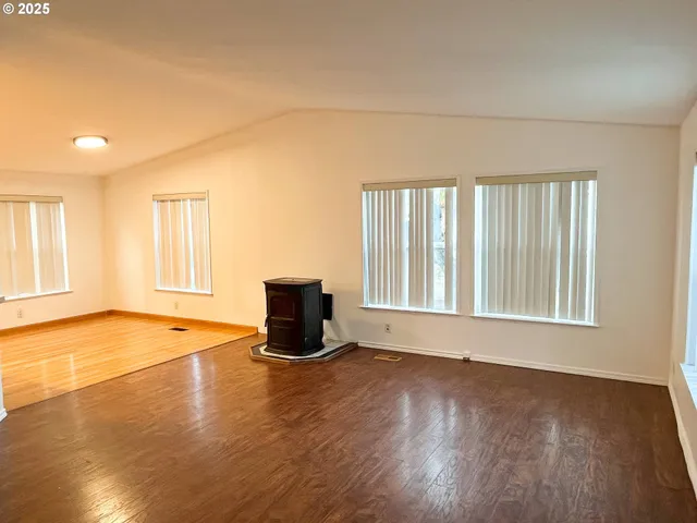 $109,900 | 550 South State Street, Sutherlin, OR 97479