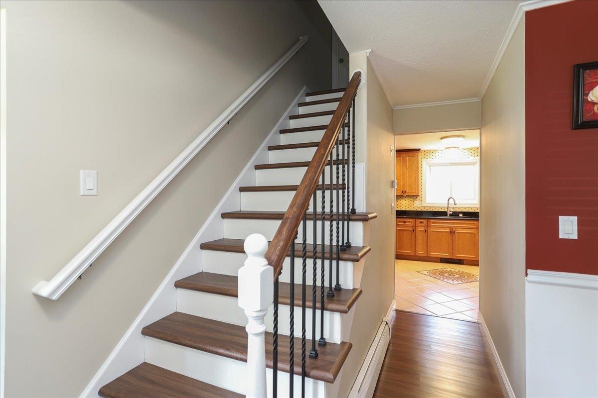 39 Old Orchard Way Manchester, NH 03103 - Photo 3 of 37