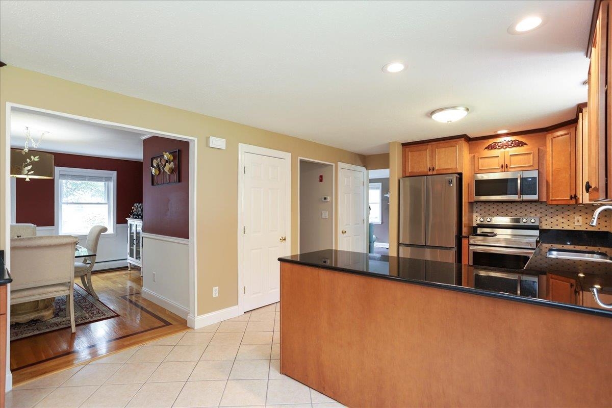 39 Old Orchard Way Manchester, NH 03103 - Photo 10 of 37