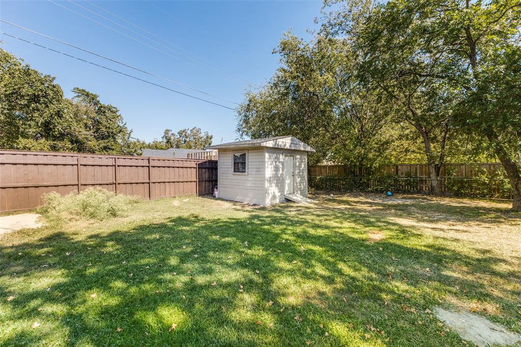 1705 Magnolia Drive Mesquite, TX 75149 - Photo 21 of 24 a backyard of a house