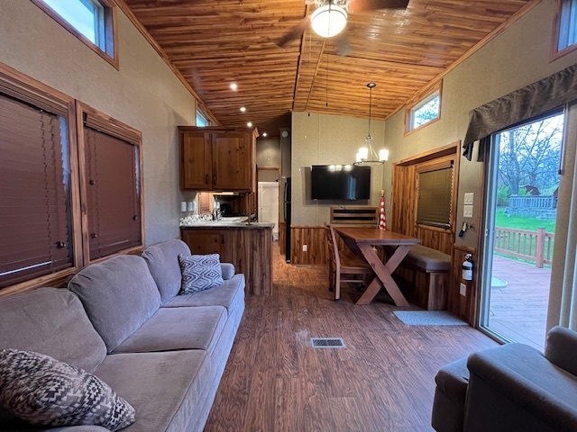 2795 East 28th Road Marseilles, IL 61341 - Photo 3 of 58 a living room with furniture and wooden floor