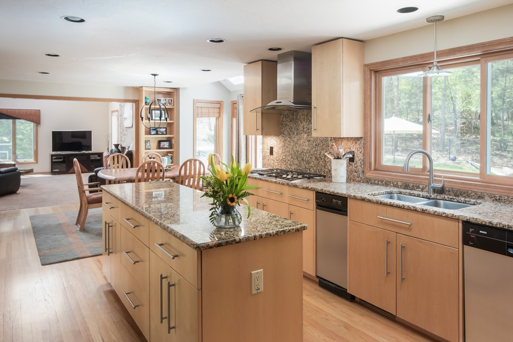 7 Hidden Brick Road Hopkinton, MA 01748 - Photo 4 of 30 Gallery Image 4