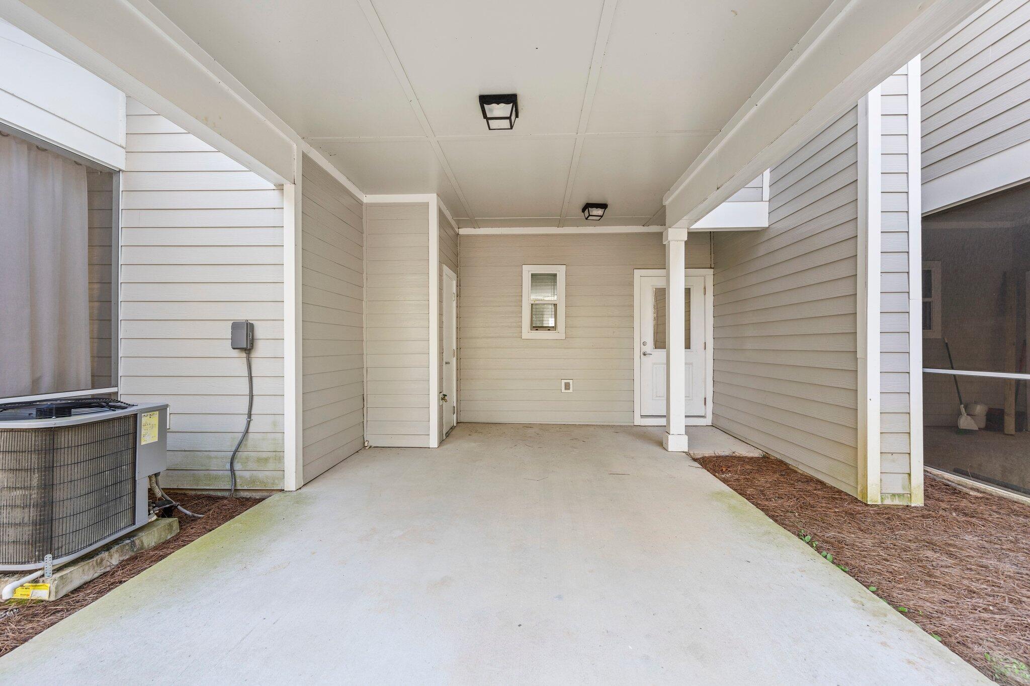 246 North Sand Palm Road Freeport, FL 32439 - Photo 33 of 36 an empty room with windows