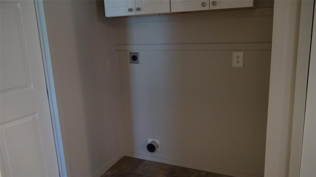 4722 Odneal Road Krum, TX 76249 - Photo 9 of 13 Full size washer dryer hookups