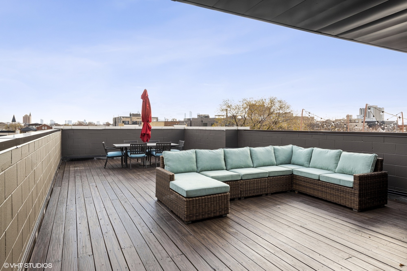 1532 North Artesian Avenue, Unit 3 Chicago, IL 60622 - Photo 19 of 25 a view of a terrace with couches