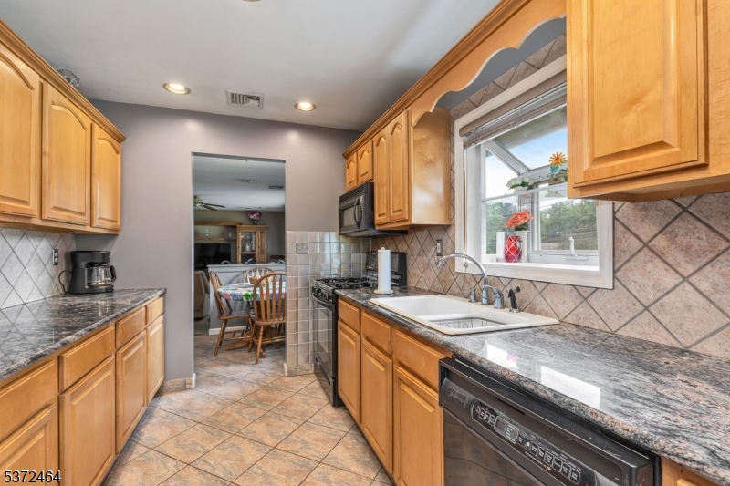 185 Milltown Road Bridgewater, NJ 08807 - Photo 6 of 33