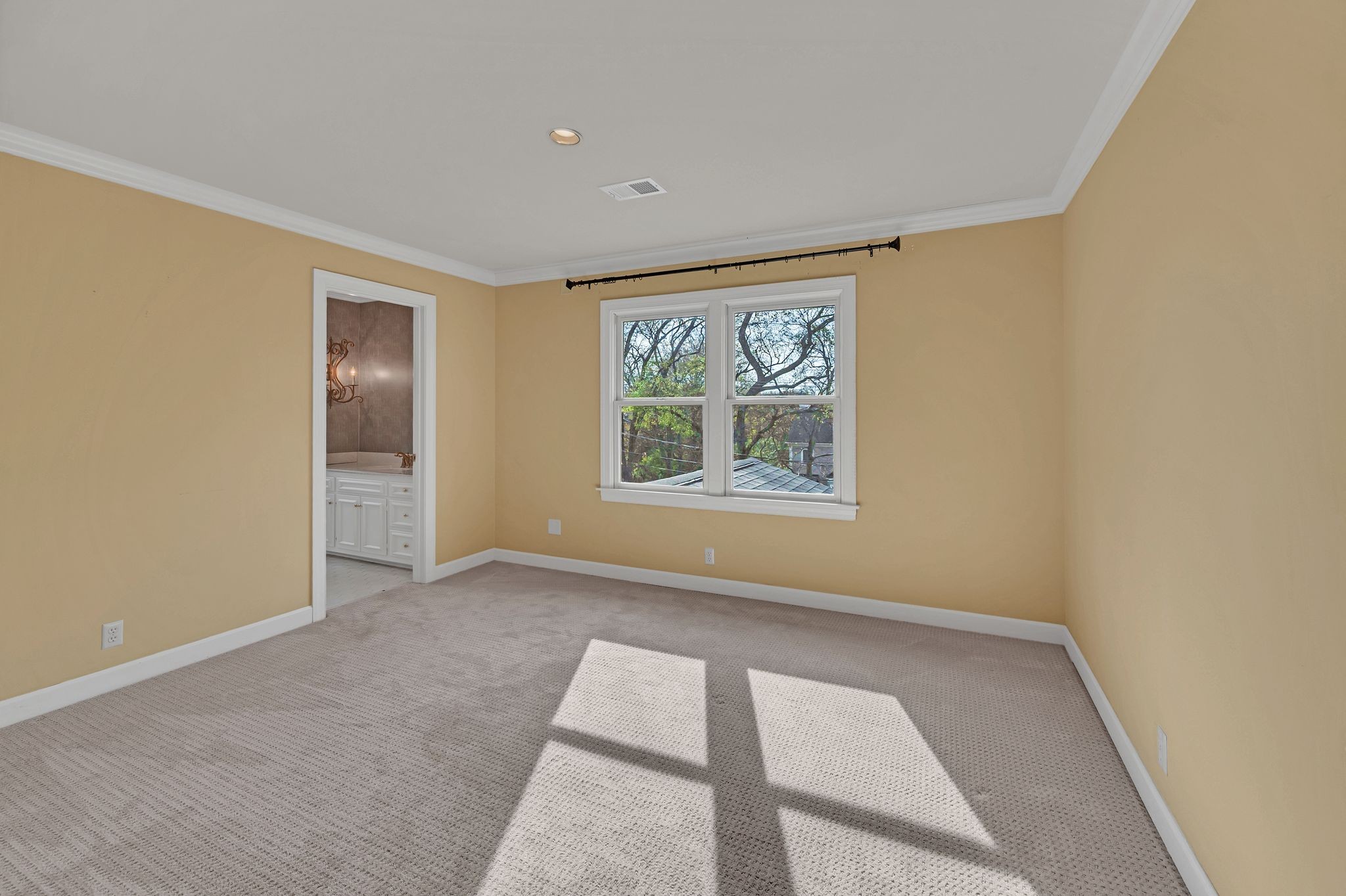 620 Estes Road Nashville, TN 37215 - Photo 27 of 40 an empty room with windows