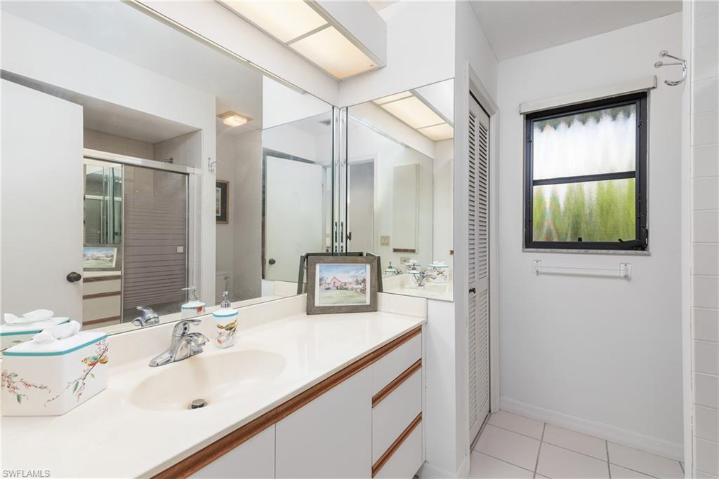 2287 Queens Way Naples, FL 34112 - Photo 18 of 21 2nd bathroom