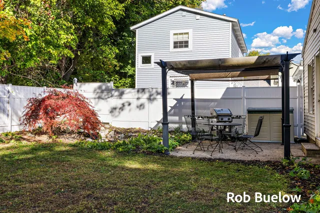 $399,900 | 17321 Coles Park Road, Spring Lake, MI 49456