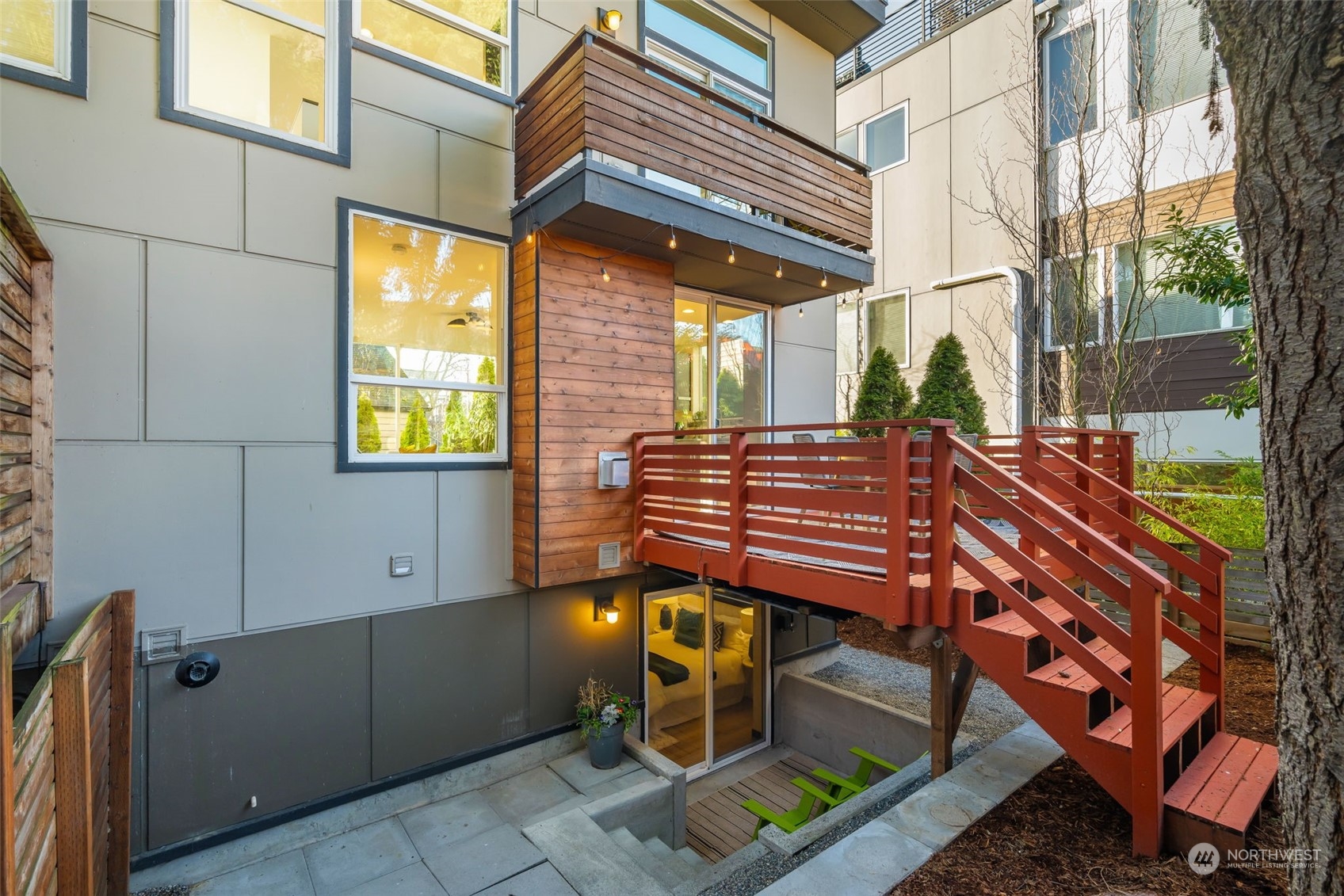 830 Northwest 53rd Street, Unit B Seattle, WA 98107 - Photo 25 of 28 a backyard of a house with seating space