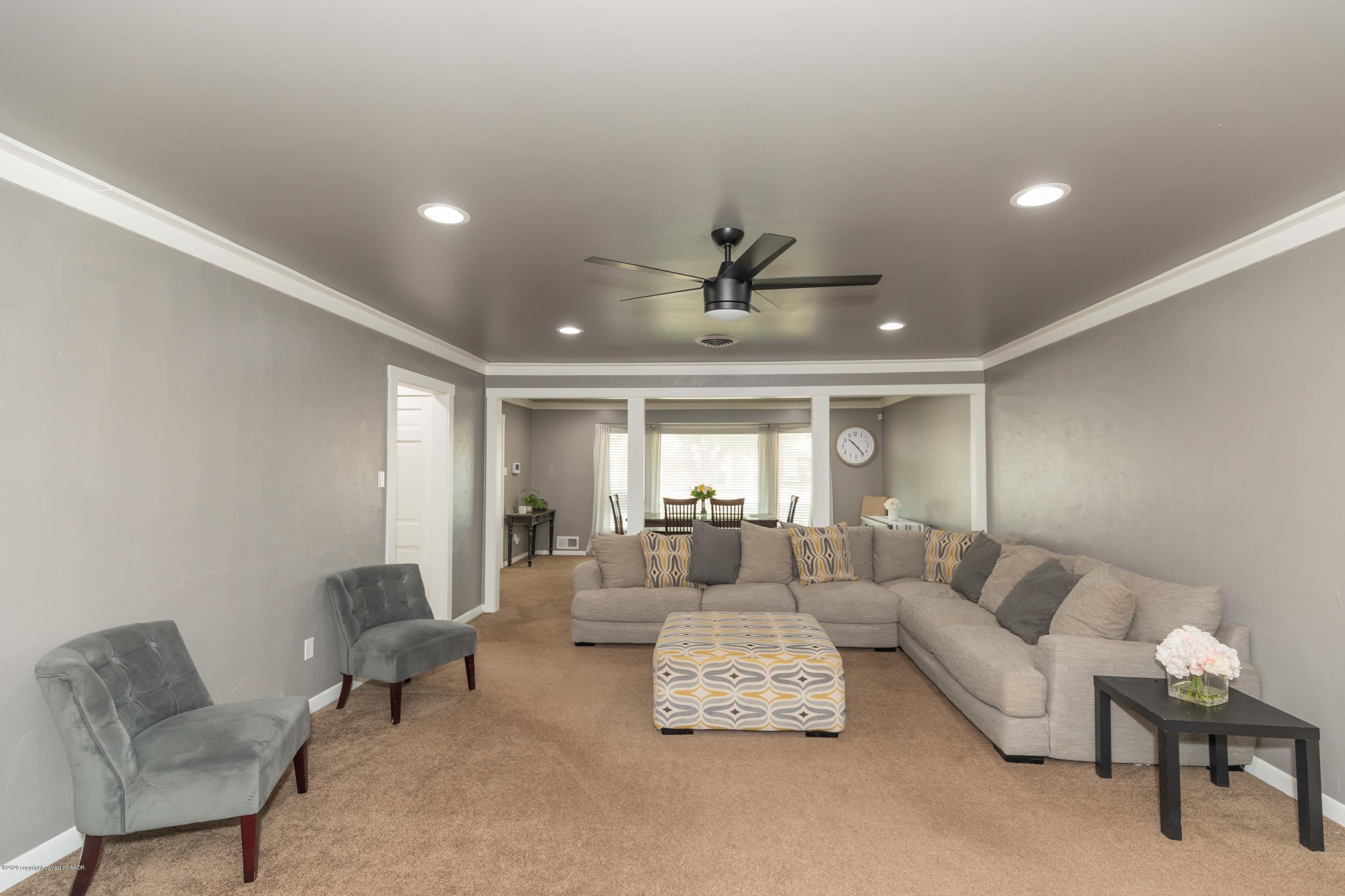 6710 Jameson Road Amarillo, TX 79106 - Photo 14 of 40 a living room with furniture and a large window