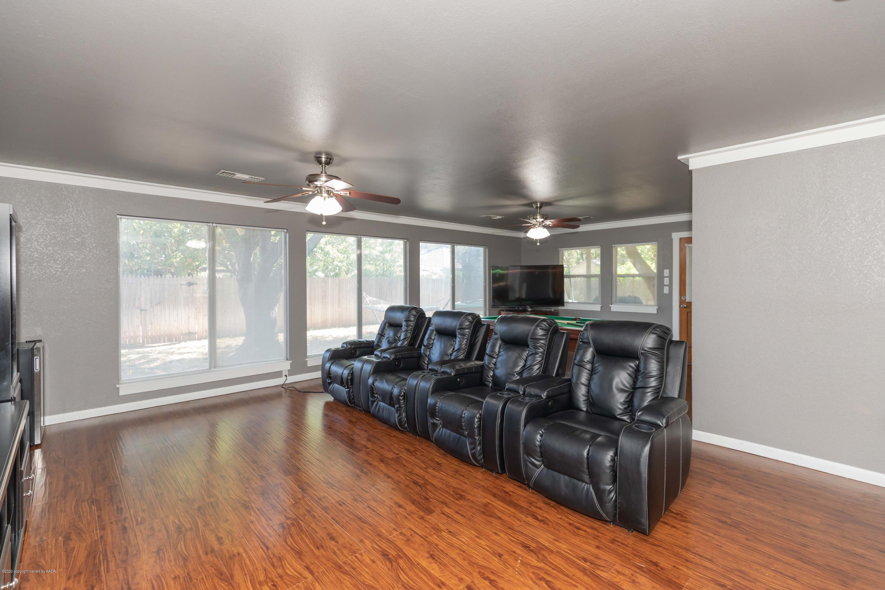 6710 Jameson Road Amarillo, TX 79106 - Photo 20 of 40 a living room with couch and wooden floor
