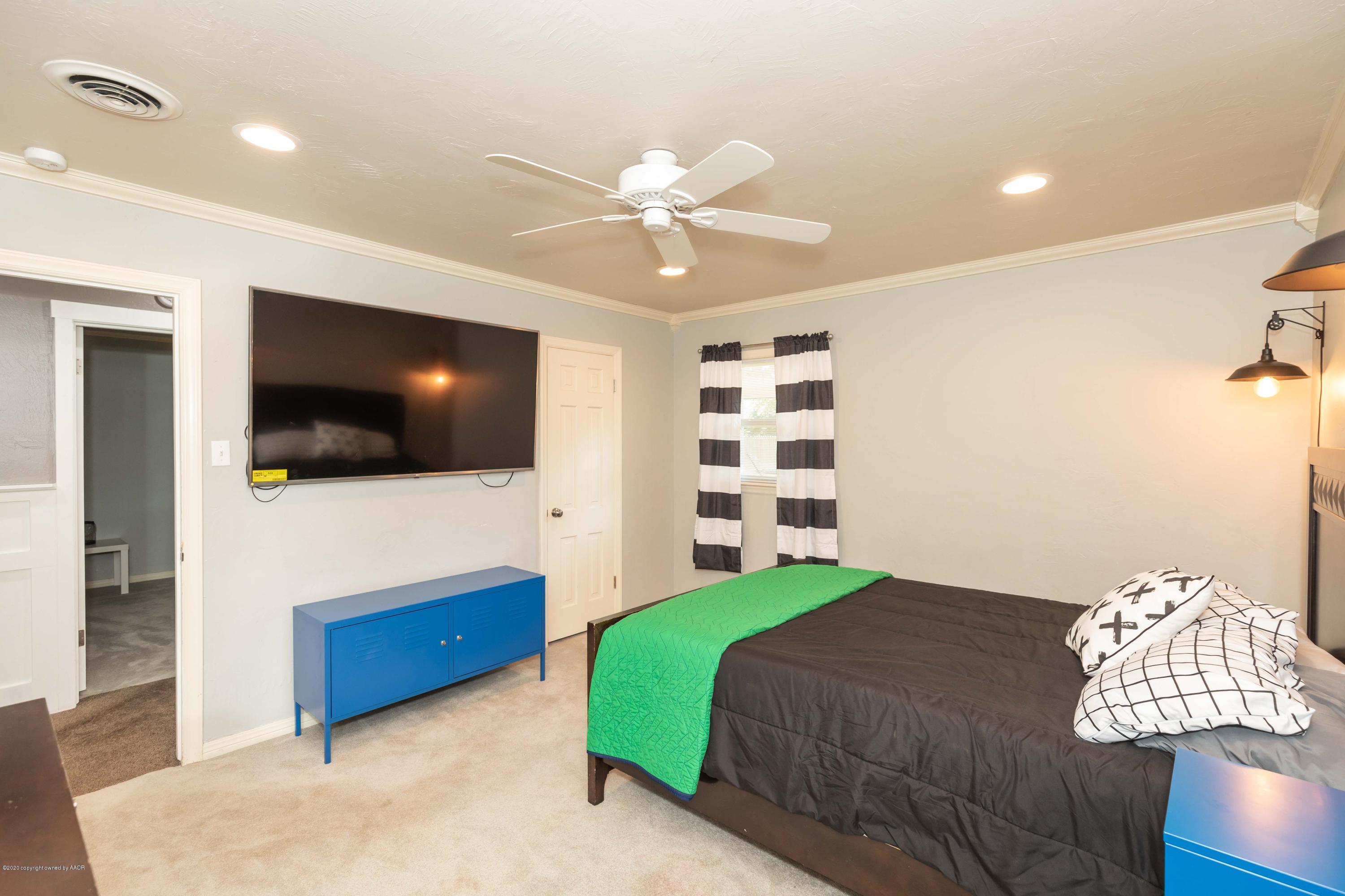 6710 Jameson Road Amarillo, TX 79106 - Photo 35 of 40 a bedroom with a bed and a flat screen tv
