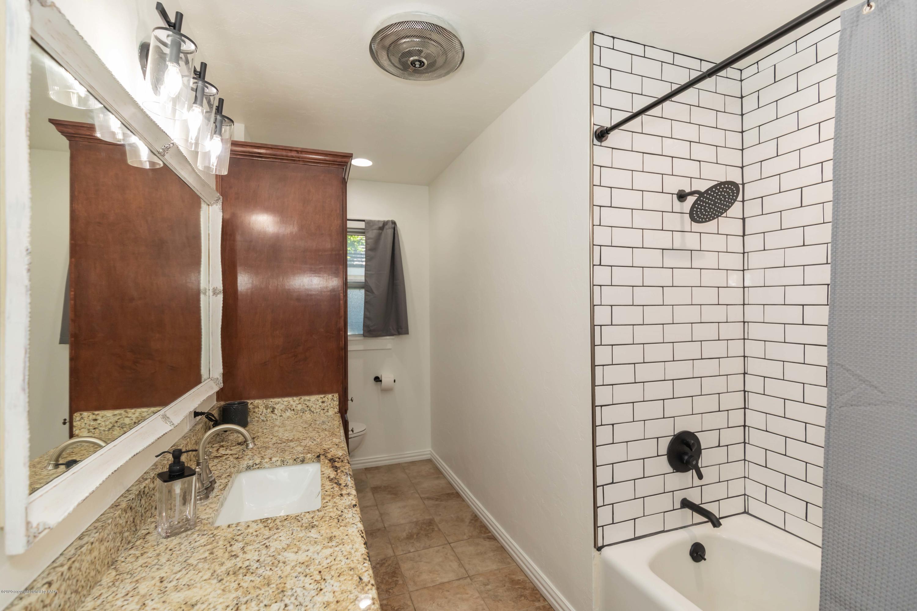 6710 Jameson Road Amarillo, TX 79106 - Photo 38 of 40 a bathroom with a tub shower and sink