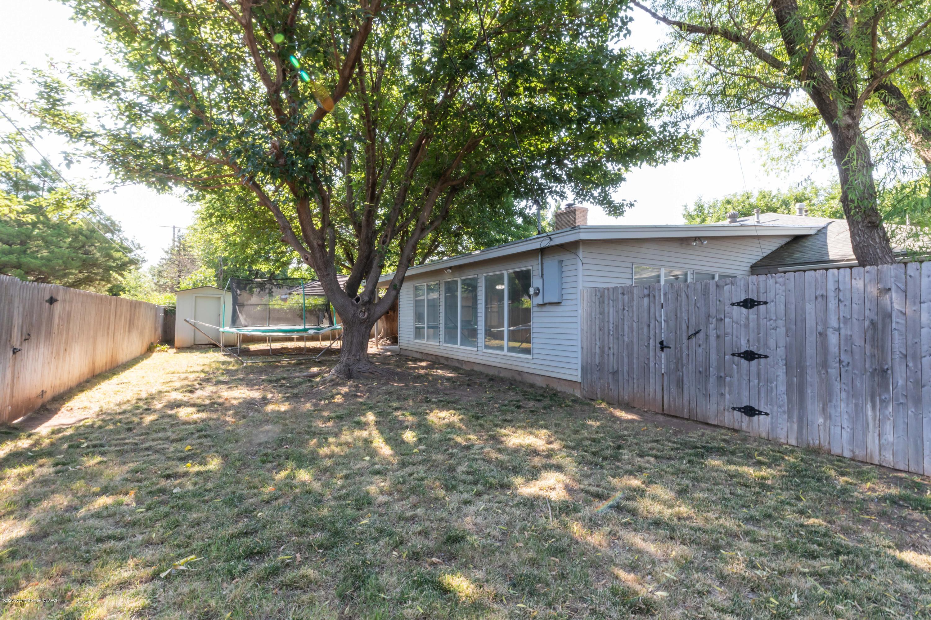 6710 Jameson Road Amarillo, TX 79106 - Photo 40 of 40 a view of a house with a tree in the yard
