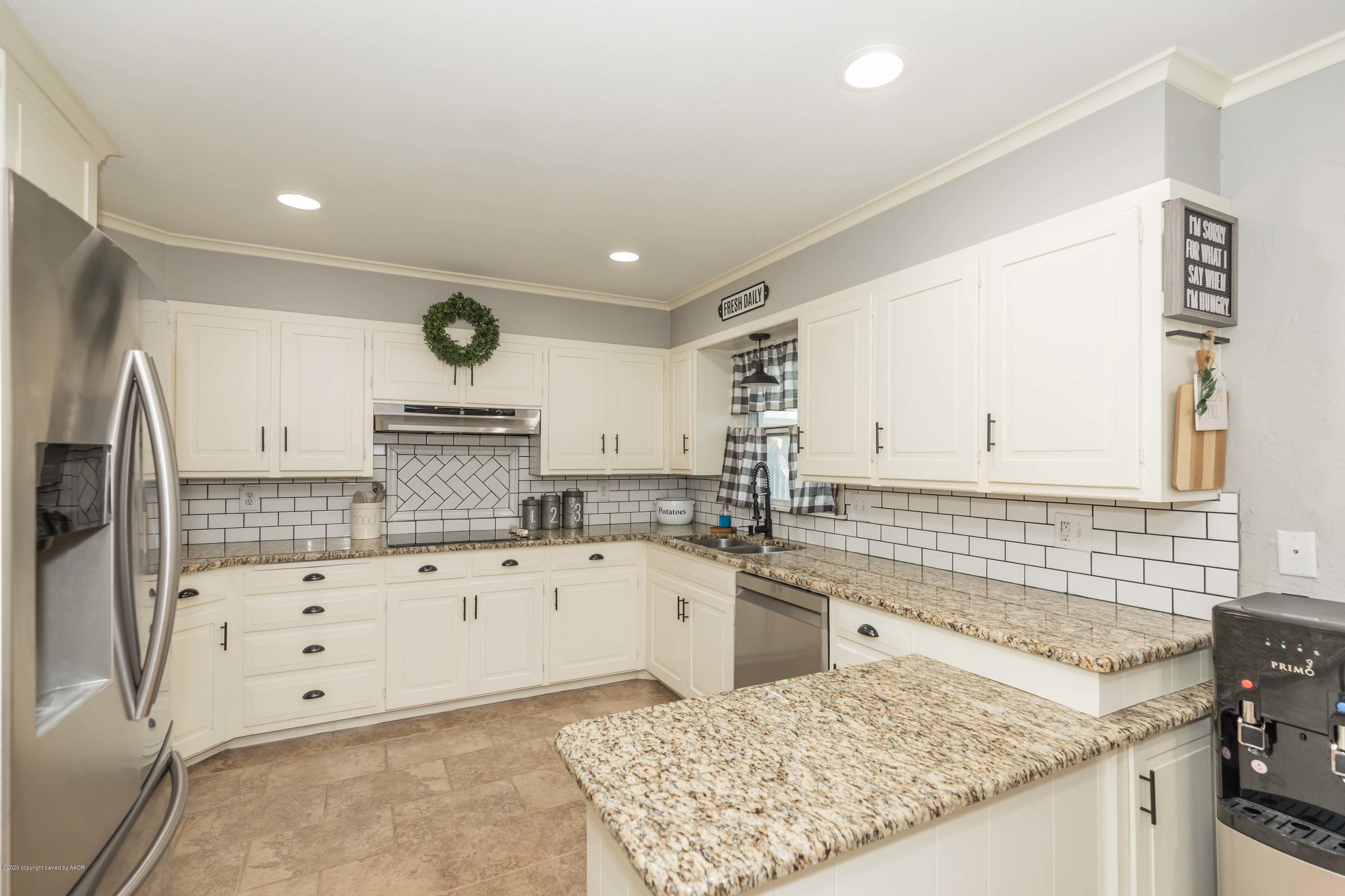 6710 Jameson Road Amarillo, TX 79106 - Photo 4 of 40 a kitchen with granite countertop a sink and a stove