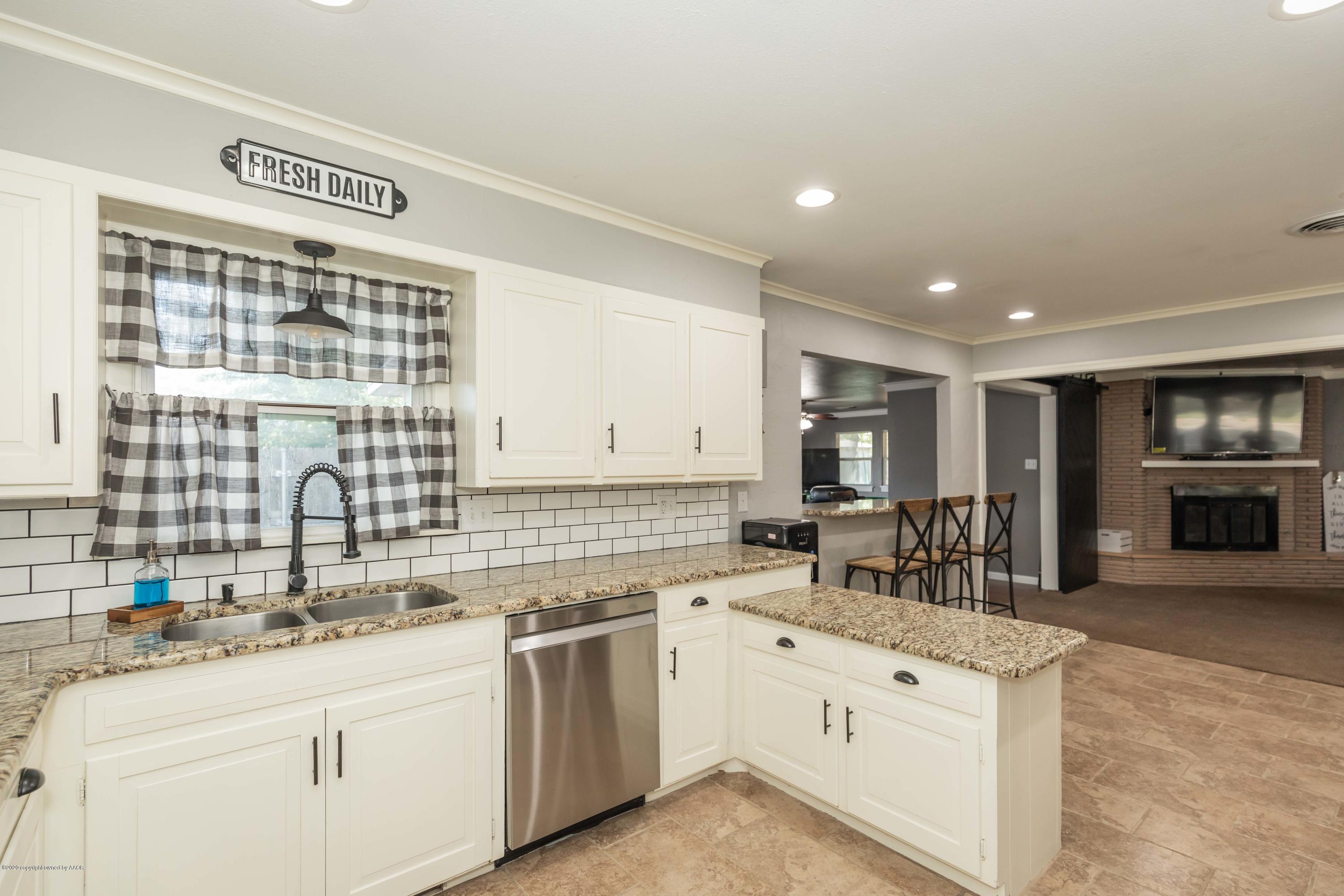 6710 Jameson Road Amarillo, TX 79106 - Photo 7 of 40 a kitchen with stainless steel appliances granite countertop a sink stove and cabinets