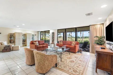 $264,900 | 5 Eastgate Drive, Unit A, Boynton Beach, FL 33436