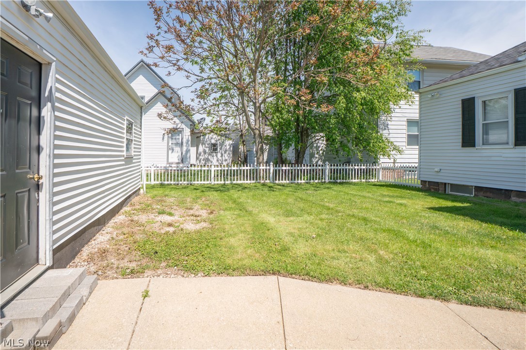 215 8th Street Southwest Massillon, OH 44647 - Photo 24 of 32