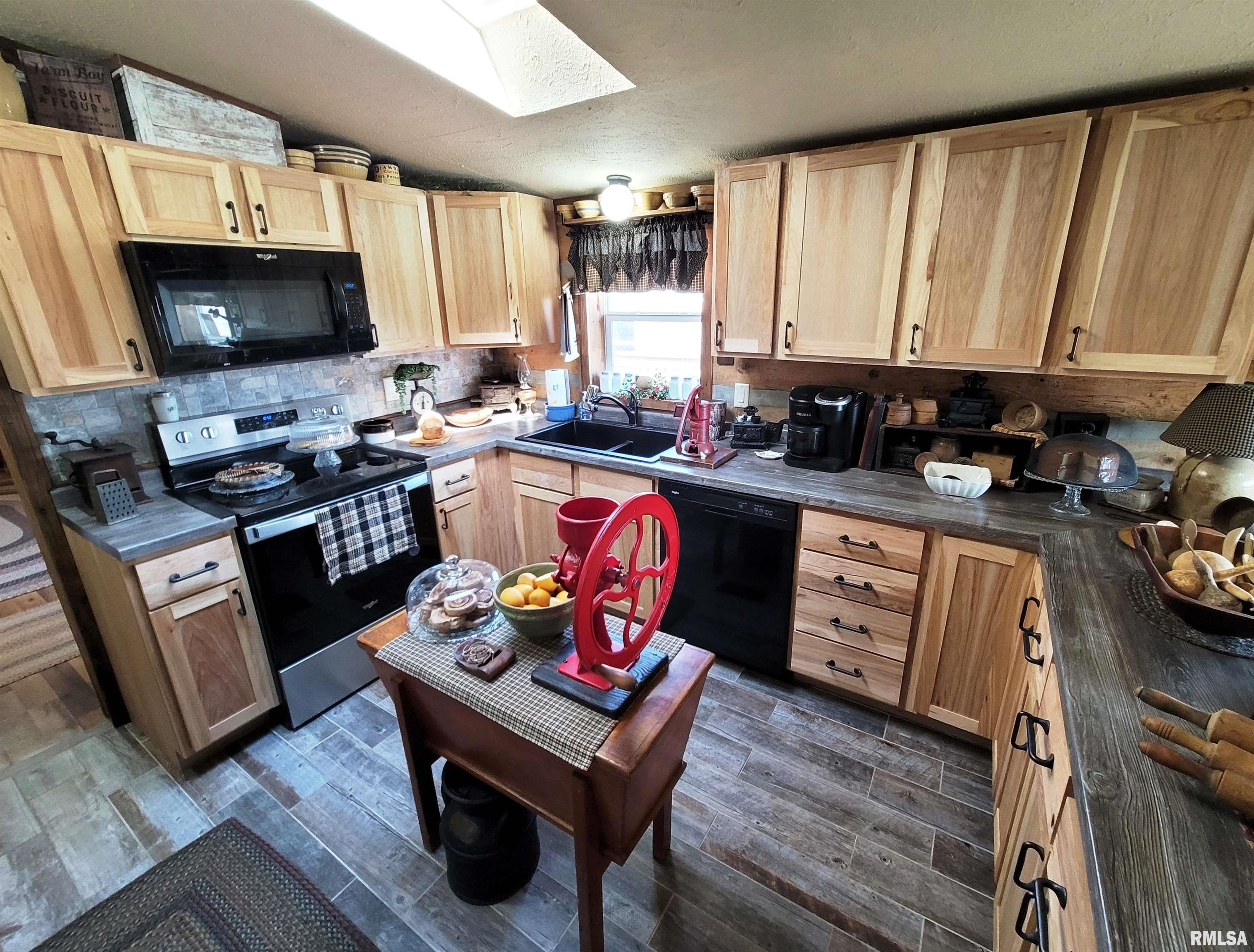 5655 Landmark Road Iuka, IL 62849 - Photo 8 of 34