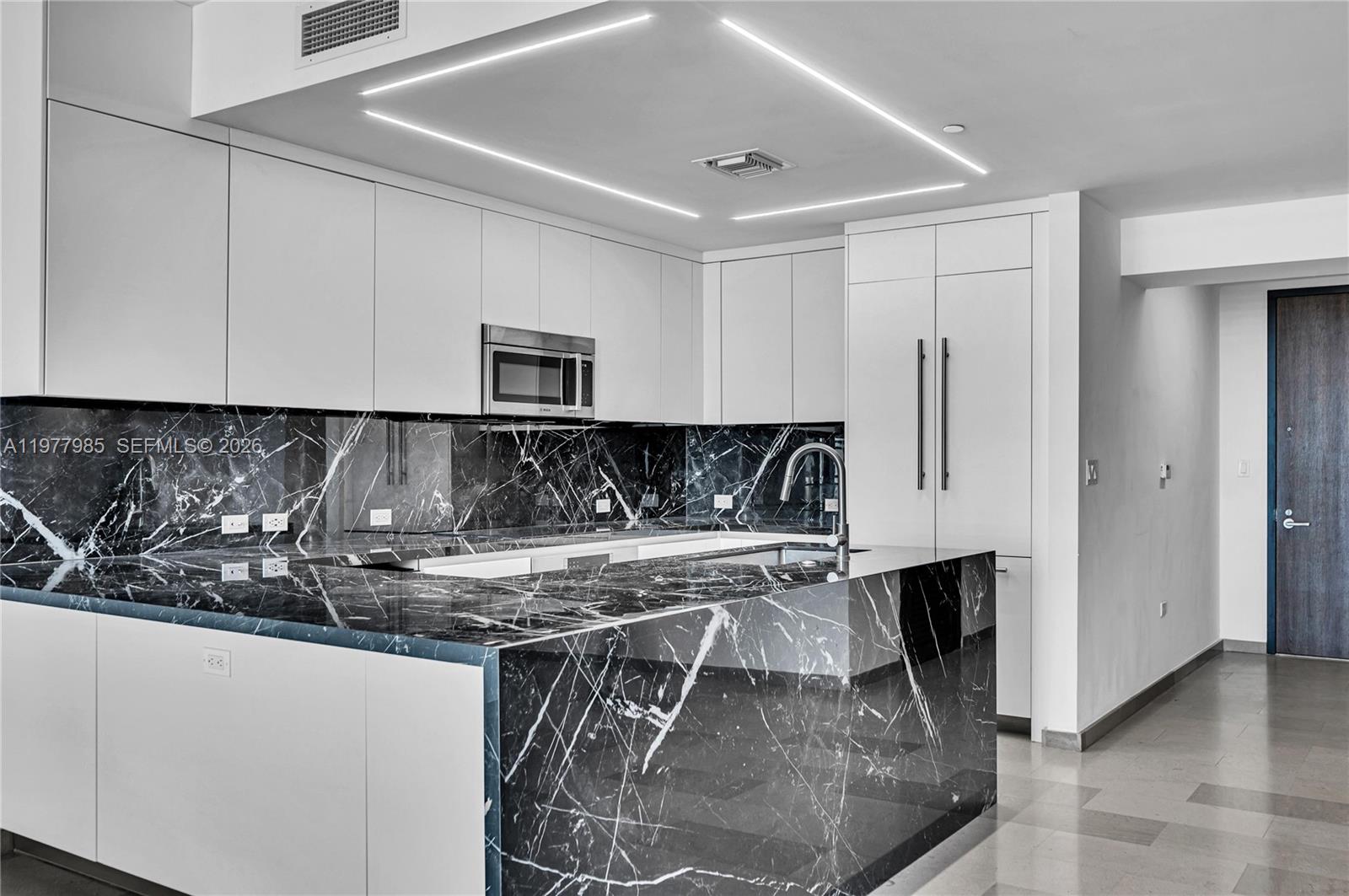 88 Southwest 7th Street, Unit 806 Miami, FL 33130 - Photo 20 of 57 ai staged