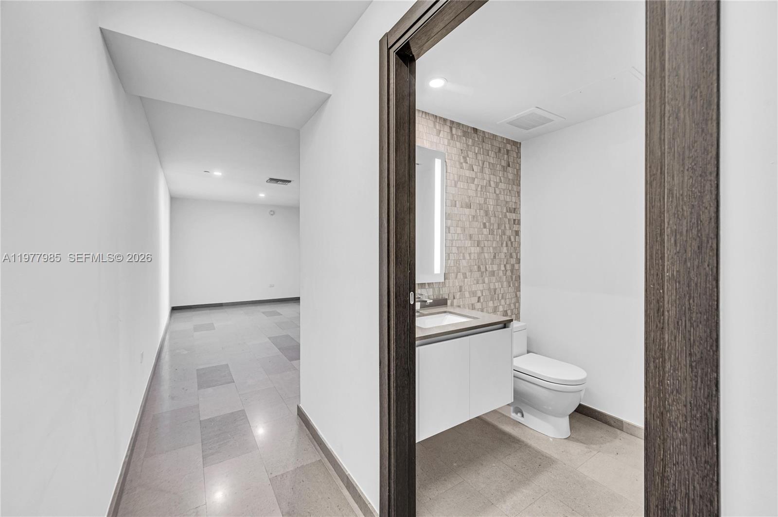 88 Southwest 7th Street, Unit 806 Miami, FL 33130 - Photo 27 of 57