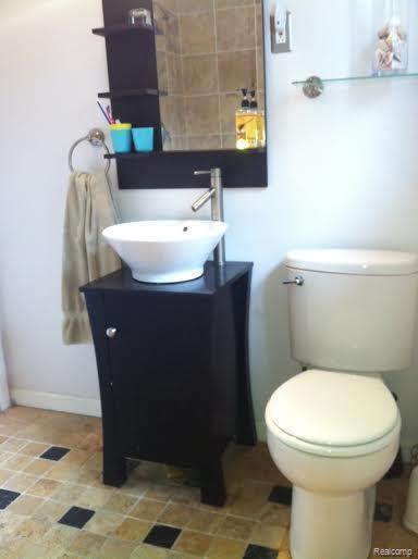 2806 Bembridge Road Royal Oak, MI 48073 - Photo 22 of 31 b.jpg