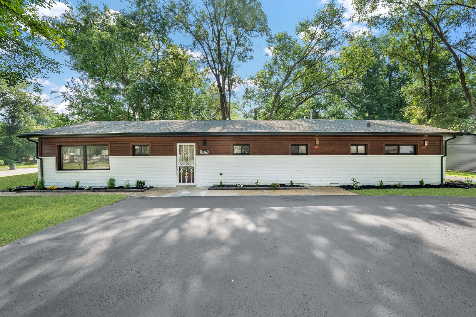 16303 Homan Avenue Markham, IL 60428 - Photo 1 of 29