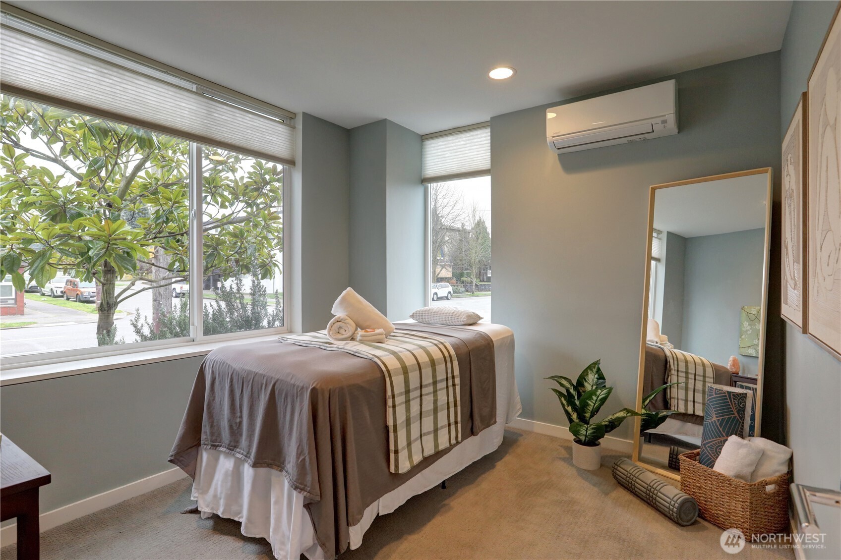 3931 California Avenue Southwest Seattle, WA 98116 - Photo 4 of 24